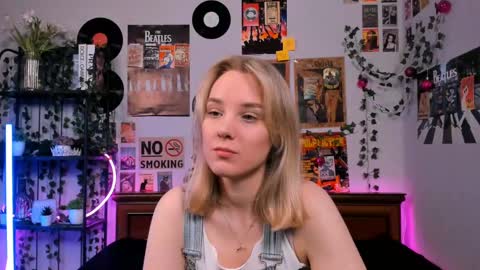 Snapshot of darleneferran chatting on 03/09/25, 08:42 lina online show from 03/09/25, 08:42