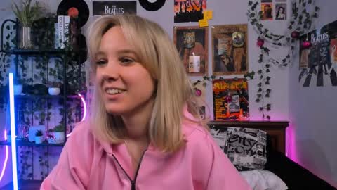 Snapshot of darleneferran chatting on 03/11/25, 09:04 lina online show from 03/11/25, 09:04