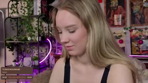 Snapshot of darleneferran chatting on 09/14/25, 09:25 lina online show from 09/14/25, 09:25