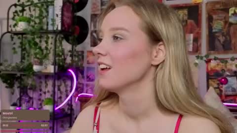 Snapshot of darleneferran chatting on 09/19/25, 09:04 lina online show from 09/19/25, 09:04