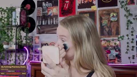 Snapshot of darleneferran chatting on 09/20/25, 09:16 lina online show from 09/20/25, 09:16