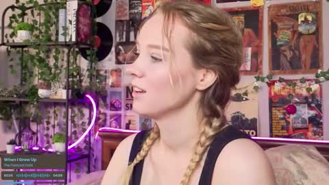 Snapshot of darleneferran chatting on 09/21/25, 09:05 lina online show from 09/21/25, 09:05