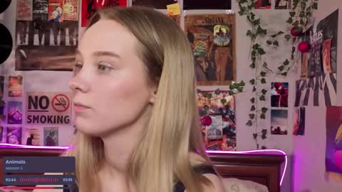 Snapshot of darleneferran chatting on 09/23/25, 08:45 lina online show from 09/23/25, 08:45