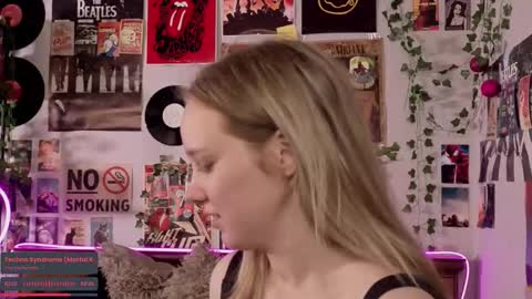 Snapshot of darleneferran chatting on 09/25/25, 09:18 lina online show from 09/25/25, 09:18