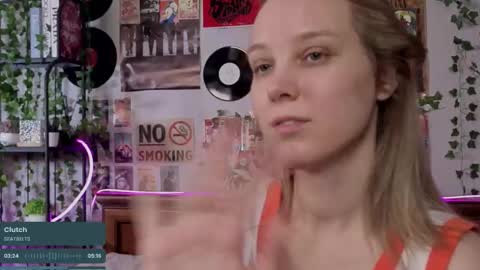 Snapshot of darleneferran chatting on 10/07/25, 09:34 lina online show from 10/07/25, 09:34