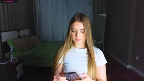 Darlina online show from 12/14/25, 04:34