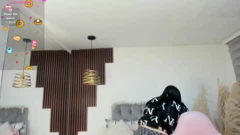 Snapshot of darling_spoiled chatting on 04/28/26, 10:42 darling online show from 04/28/26, 10:42