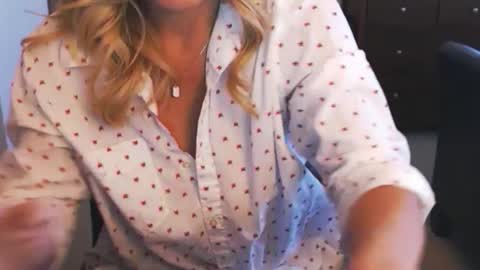 DarlingD online show from 01/10/25, 02:45