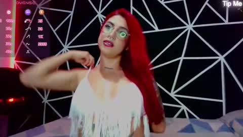 Darlyhooper online show from 11/19/25, 10:21