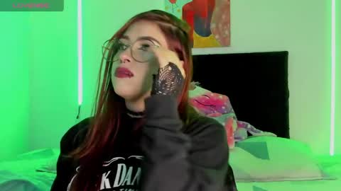 Darlyhooper online show from 04/15/26, 11:38