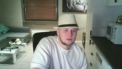 Snapshot of dartanjanas chatting on 10/31/25, 08:21 Dario online show from 10/31/25, 08:21