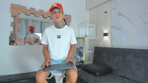 darwin_ggh online show from 11/19/25, 07:08