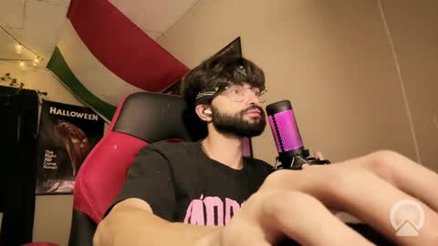 Snapshot of dathungitalian chatting on 09/29/25, 02:49 Tarantino online show from 09/29/25, 02:49