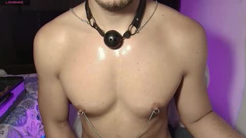 Snapshot of dave02_ chatting on 10/15/25, 01:11 David online show from 10/15/25, 01:11