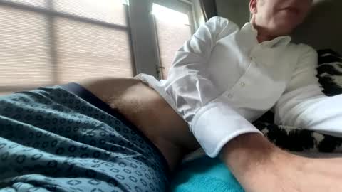 Snapshot of dave76b chatting on 02/06/25, 03:31 dave76b online show from 02/06/25, 03:31