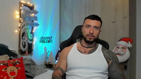 Snapshot of dave_max93 chatting on 12/14/24, 04:45 DAVE MAX online show from 12/14/24, 04:45