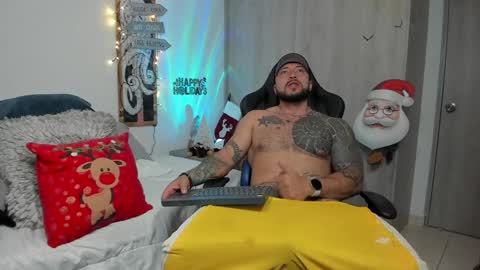 Snapshot of dave_max93 chatting on 12/15/24, 12:29 DAVE MAX online show from 12/15/24, 12:29