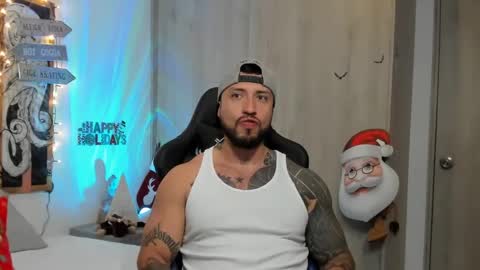 Snapshot of dave_max93 chatting on 12/17/24, 03:17 DAVE MAX online show from 12/17/24, 03:17