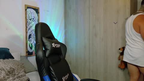 Snapshot of dave_max93 chatting on 02/03/25, 02:47 DAVE MAX online show from 02/03/25, 02:47