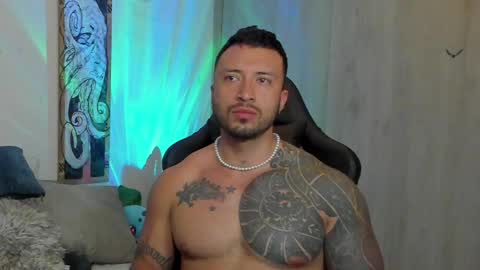 Snapshot of dave_max93 chatting on 02/17/25, 03:04 DAVE MAX online show from 02/17/25, 03:04
