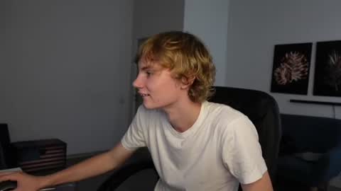Snapshot of dave_redmond chatting on 07/18/26, 01:04 DAVE REDMOND online show from 07/18/26, 01:04