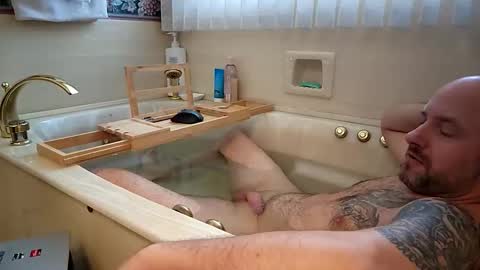 Snapshot of davecomplet chatting on 12/16/25, 01:27 Dave online show from 12/16/25, 01:27