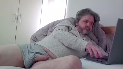 Snapshot of davenotts27179 chatting on 02/26/25, 10:26 Dave notts online show from 02/26/25, 10:26