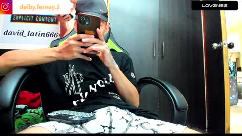 Snapshot of david_latin666_ chatting on 12/15/24, 06:37 David online show from 12/15/24, 06:37