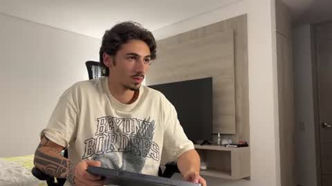 Snapshot of david_muller_ chatting on 07/02/26, 11:44 David online show from 07/02/26, 11:44