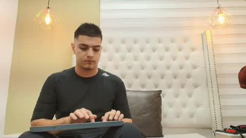 Snapshot of david_victoriaa chatting on 11/15/25, 03:59 david_victoriaa online show from 11/15/25, 03:59