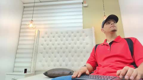 Snapshot of david_victoriaa chatting on 12/16/25, 01:05 david_victoriaa online show from 12/16/25, 01:05