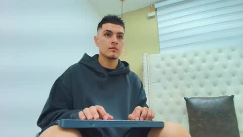 Snapshot of david_victoriaa chatting on 02/21/26, 01:01 david_victoriaa online show from 02/21/26, 01:01