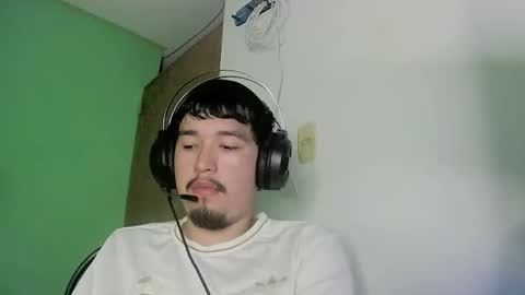 Snapshot of davidlasecuela chatting on 02/15/26, 04:42 DavidSkinny online show from 02/15/26, 04:42