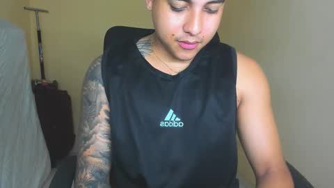 Snapshot of davidlenonn_ chatting on 09/26/25, 08:40 Lennon online show from 09/26/25, 08:40