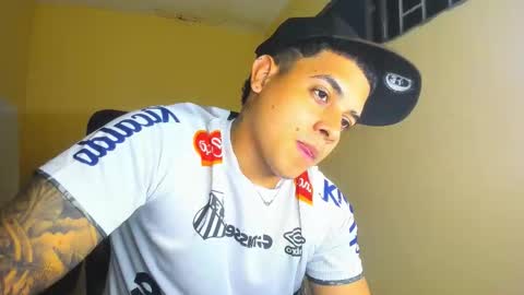 Snapshot of davidlenonn_ chatting on 10/09/25, 07:50 Lennon online show from 10/09/25, 07:50