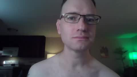 Snapshot of davidwilcox1982 chatting on 12/17/25, 03:23 Dave online show from 12/17/25, 03:23