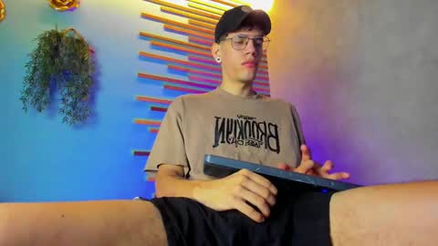 daviid_huge online show from 10/24/25, 01:40