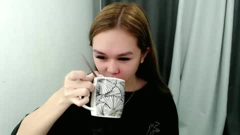 Snapshot of davinascott_03 chatting on 10/22/25, 11:59 Davina online show from 10/22/25, 11:59