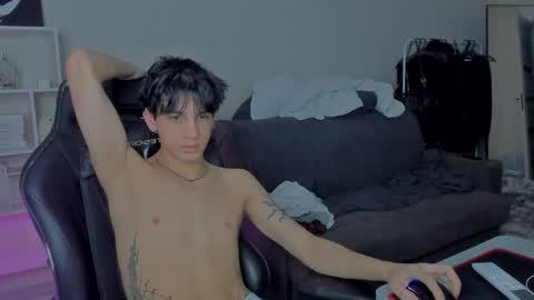 Snapshot of davisross chatting on 12/01/24, 10:53 davis online show from 12/01/24, 10:53