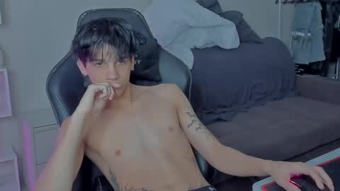 Snapshot of davisross chatting on 12/04/24, 10:46 davis online show from 12/04/24, 10:46