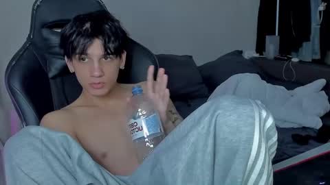 Snapshot of davisross chatting on 12/05/24, 08:33 davis online show from 12/05/24, 08:33