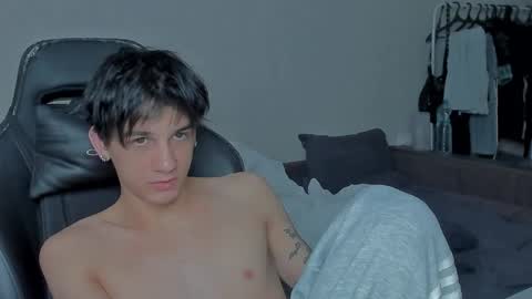 Snapshot of davisross chatting on 12/20/24, 08:12 davis online show from 12/20/24, 08:12