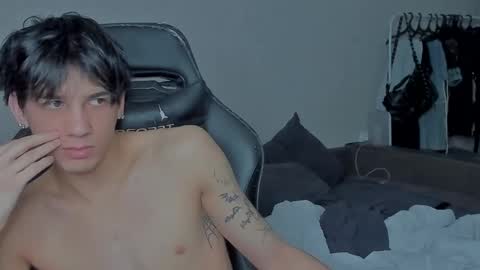 Snapshot of davisross chatting on 12/22/24, 10:58 davis online show from 12/22/24, 10:58