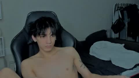 Snapshot of davisross chatting on 12/27/24, 05:09 davis online show from 12/27/24, 05:09