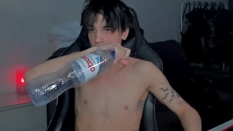 Snapshot of davisross chatting on 01/07/25, 12:03 davis online show from 01/07/25, 12:03