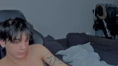 Snapshot of davisross chatting on 01/11/25, 04:03 davis online show from 01/11/25, 04:03