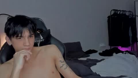 Snapshot of davisross chatting on 01/29/25, 02:21 davis online show from 01/29/25, 02:21