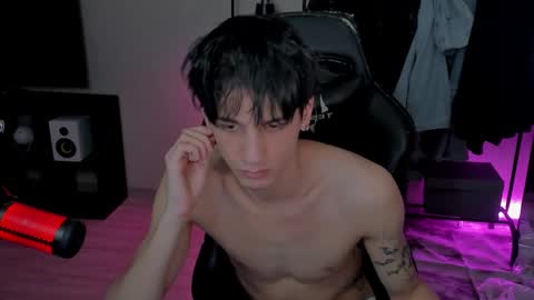 Snapshot of davisross chatting on 02/05/25, 10:01 davis online show from 02/05/25, 10:01