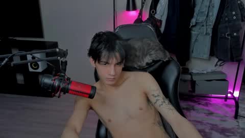 Snapshot of davisross chatting on 02/14/25, 02:33 davis online show from 02/14/25, 02:33