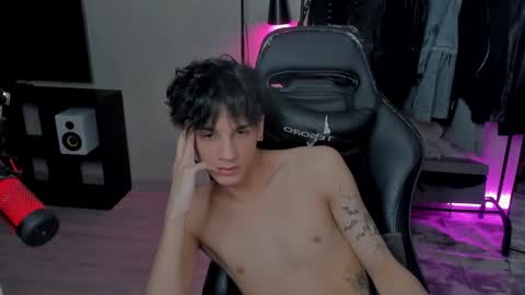 Snapshot of davisross chatting on 02/16/25, 08:11 davis online show from 02/16/25, 08:11